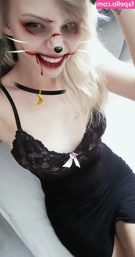 Sandra Gowska [ sandra-gowska ] - Last day of work is almost over. How is your day going?