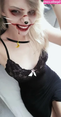 Sandra Gowska [ sandra-gowska ] - Last day of work is almost over. How is your day going?