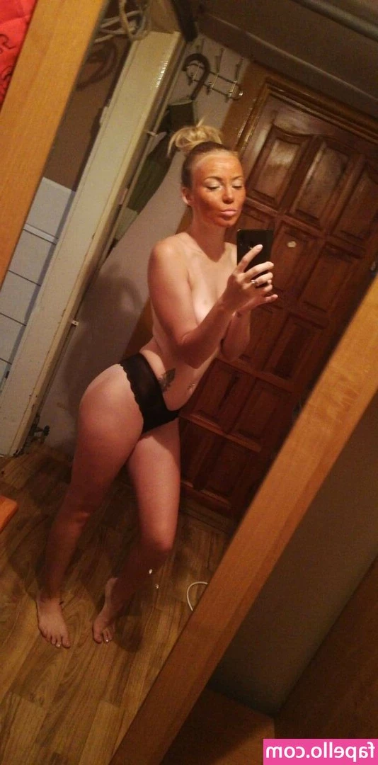 Sandra Gowska [ sandra-gowska ] - Dm me before you go to sleep 😈💦