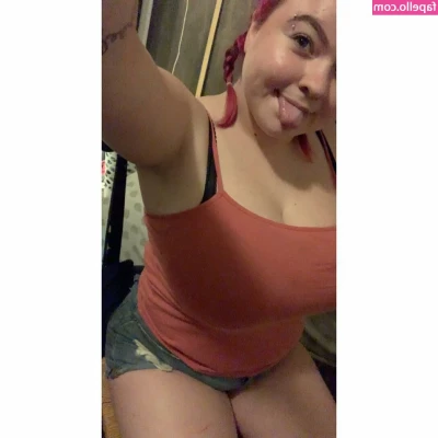 southern_princess850 [ southern-princess850 ] - One pale boob exposure 🤭