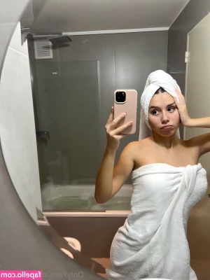 misava - I love capturing selfies that are sexy but artsy aswell, why can't a