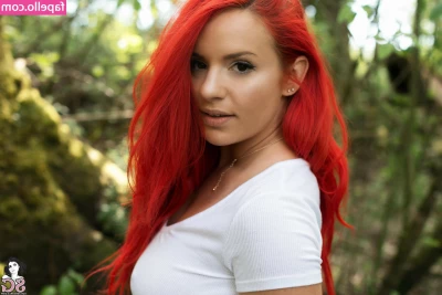 Torie Suicide [ torie-suicide ] - Hermoso día de piscina   Refrescandose en esta agua cristalina