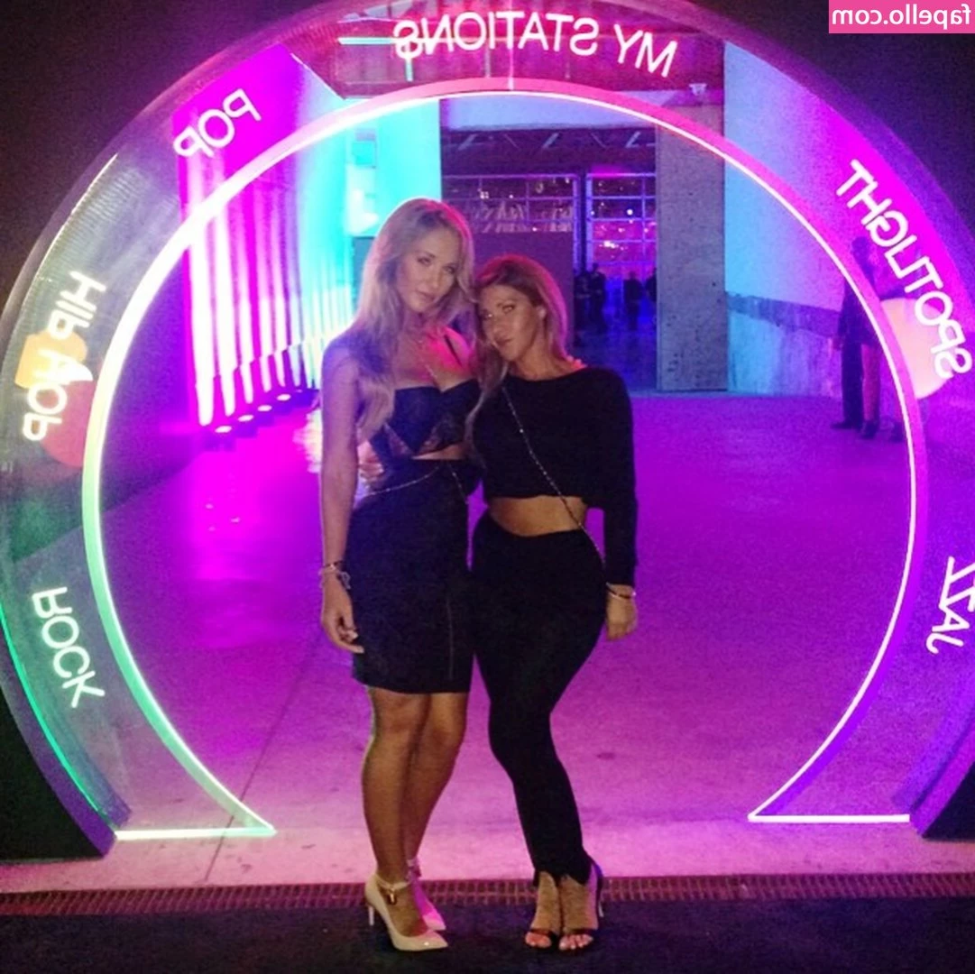 Laureen Pisciotta [ laureen-pisciotta ] - I'm in for a very very kinky night what do you want to see???