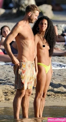 Vick Hope [ vick-hope ] - Bb s planning to auction my used lingerie  Check out my twitter ok   