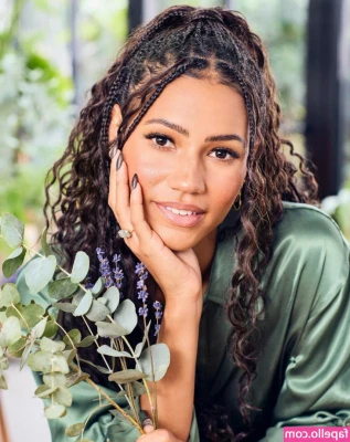 Vick Hope [ vick-hope ] - Stopped doing my laundry to take nudes for you x)