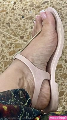yelahia_gfree [ yelahia-gfree ] - is my onlyfans worth it? Comment and tip if it is ✨  What do