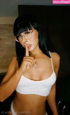 dicksy_ts [ dicksy-ts ] - Sucked him dry to the bone   I m the best type of roommate
