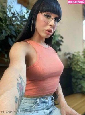 dicksy_ts [ dicksy-ts ] - Check your DMs for a wild ride! Let's fill up that glass with some