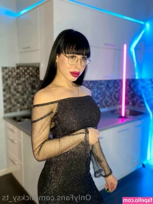dicksy_ts [ dicksy-ts ] - do you like big, round tits?