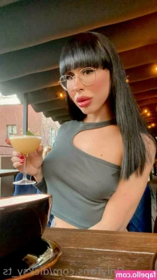 dicksy_ts [ dicksy-ts ] - I like to be clean so we can get dirty together