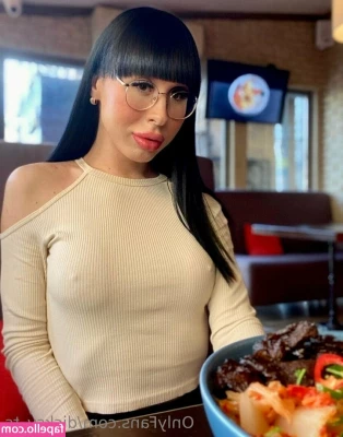 dicksy_ts [ dicksy-ts ] - fucked my sneakers hard and smelled them