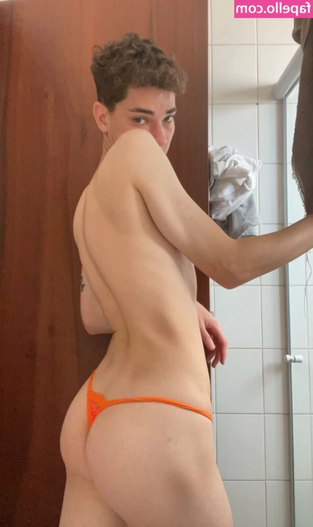 Femboyzx ???? [ femboyzx ] - I do some of my best work on my back