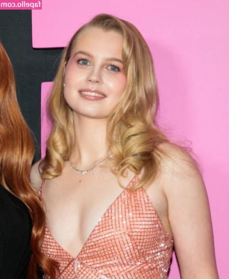 Angourie Rice [ angourie-rice ] - Day 35 of my trip was spent in New York City! Of course I had to get