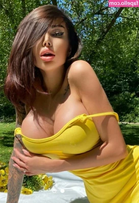 Alena Omovich [ alena-omovich ] - May I have ur attention tonight