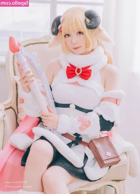 Shimo - Smiling up here  but my ass is the real distraction