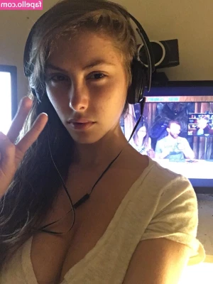 Krista Caldonia Santerfeit [ krista-caldonia-santerfeit ] - Christmas is cuming early   check out all my uncovered posts on my