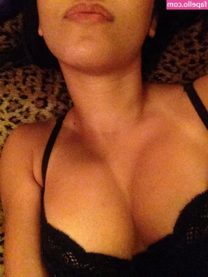 Alex Lowery [ alex-lowery ] - Kinda looking for my valentine on here ….. ❤️