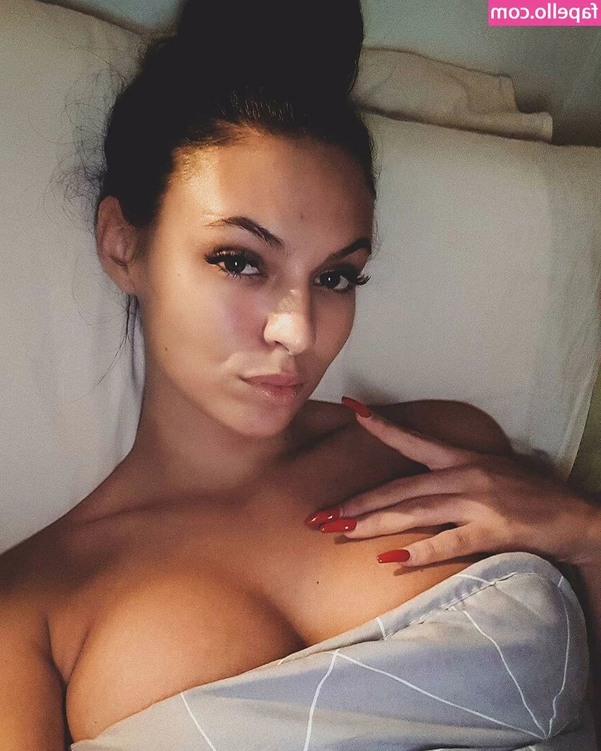 aniabiritteri - Let me strip down to my birthday suit for you daddy