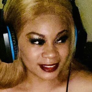 tittiesnlipstck