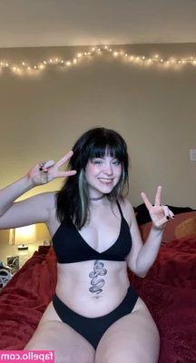 BvnnyBeth - Getting this cute little corner set up for some solo play videos