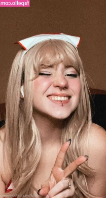 BvnnyBeth - Do you like red lipstic on me?💋 part 1