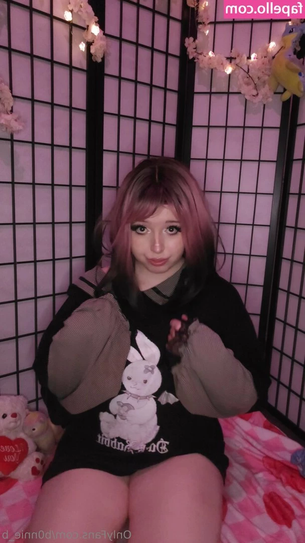 b0nnie_b [ b0nnie-b ] - Fishnets and big boobies