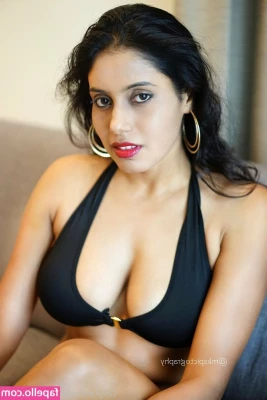tanupriya - Hit Dis helmet    yogirlfavoritefootballplayer