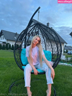 lilli.clark [ lilli-clark ] - Been so terribly horny in the mornings lately