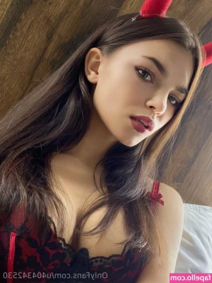 lilli.clark [ lilli-clark ] - Getting ready for my Sunday dinner at the parents  Not feeling makeup