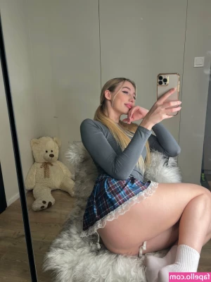 lilli.clark [ lilli-clark ] - Showers time is the best