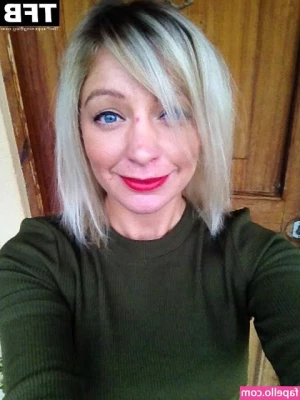 Claire Hutchings [ claire-hutchings ] - White toes  what color should I do next