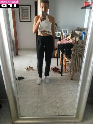 Claire Hutchings [ claire-hutchings ] - You like the view