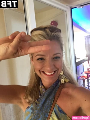 Claire Hutchings [ claire-hutchings ] - masturbating rosalina cosplay my first cosplay vid is so hot   if you