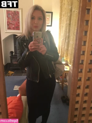 Claire Hutchings [ claire-hutchings ] - LIVE tonight mfc  amp  cb 10pm pst names on both sites is