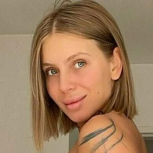 cheekyavie