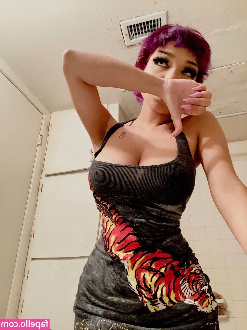 Uculdcme - Who’s online? 💋 I want some hard cocks in my inbox 😈