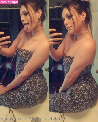 Valerie_Rosee [ valerie-rosee ] - we was trying to go smoke a zoot  but I couldn t resist    who wants