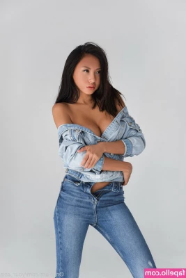 asian_model [ asian-model ] - Hey babe, do you like my new gym fit?