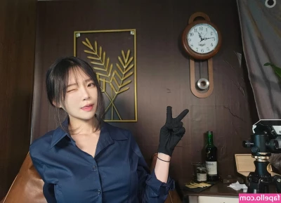 asmr_nara [ asmr-nara ] - Bow down and lick my boot