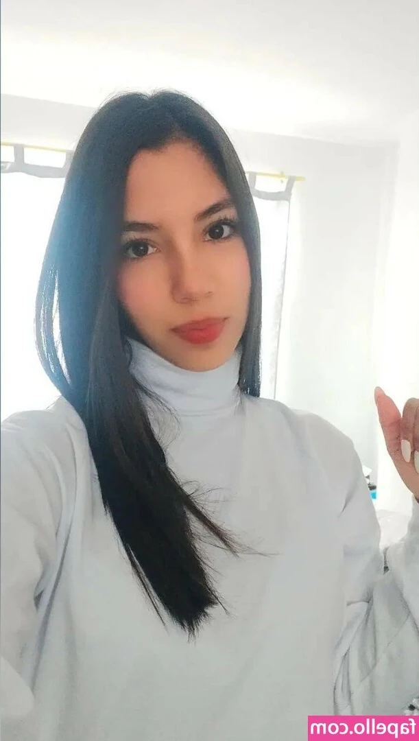 Daniela Morelyscastillo [ daniela-morelyscastillo ] - Do you prefer me like this, or on my back?