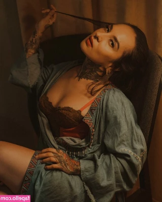 Tatiana Shmaylyuk [ tatiana-shmaylyuk ] - Smooch
