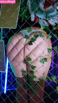 Momotino - Tip this and I ll move my panties for you