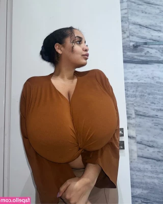 Thegirlinred0 - uniquefeet1