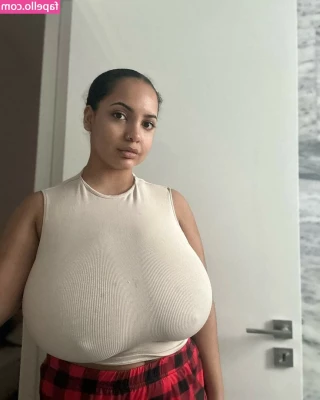 Thegirlinred0 - I gave my new camera man a tip for his service   hopefully it wasn t