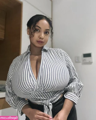 Thegirlinred0 - Spraying a work of art