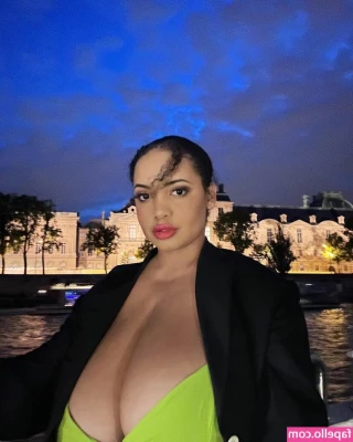 Thegirlinred0 - Have you ever experienced eroticism created by AI  Join YourDreamAI s