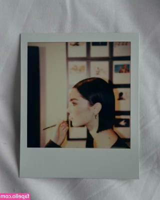 Gracie Abrams [ gracie-abrams ] - Into work early to make a little vid  Couldn t help it  My feet are