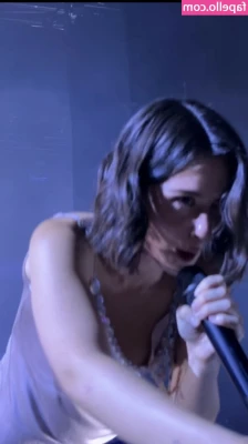 Gracie Abrams [ gracie-abrams ] - Sweet and gentle  but also terribly sexy   lil_nikaa  nbsp  I think