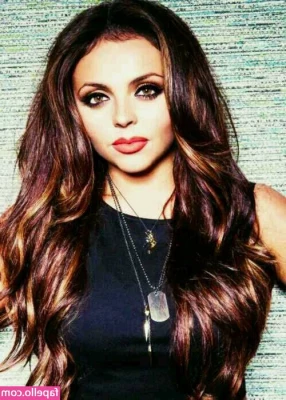 Jesy Nelson [ jesy-nelson ] - Look at how them toes spread