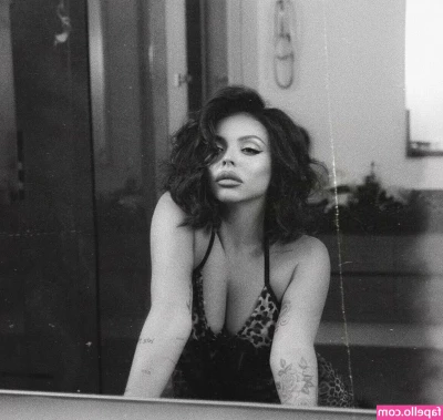 Jesy Nelson [ jesy-nelson ] - Little throw back deadlift in the gym you guys all know so well.
